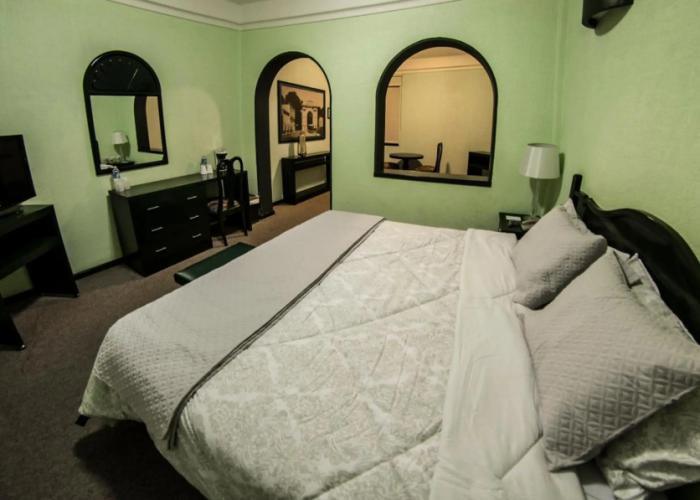 Hotel Leon