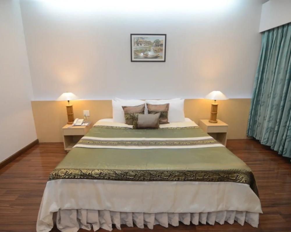 фото Charoen Hotel