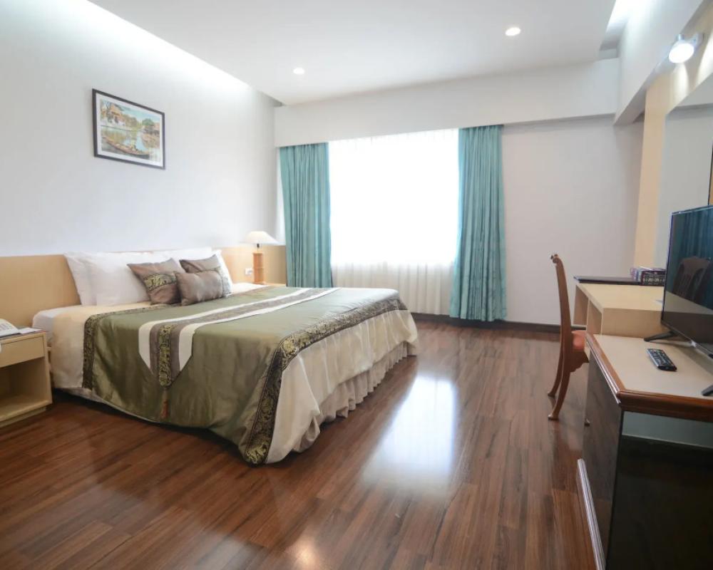 фото Charoen Hotel