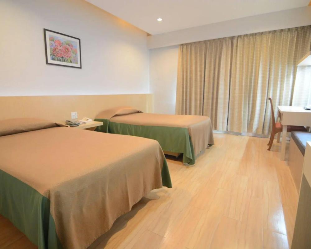 фото Charoen Hotel