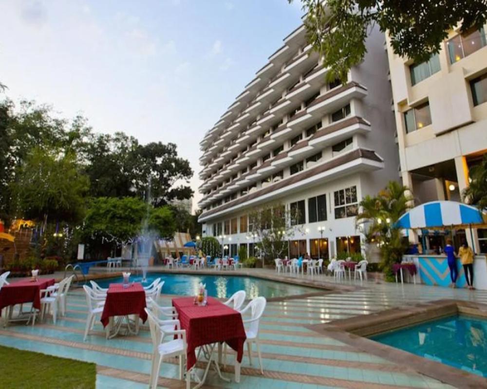 фото Charoen Hotel