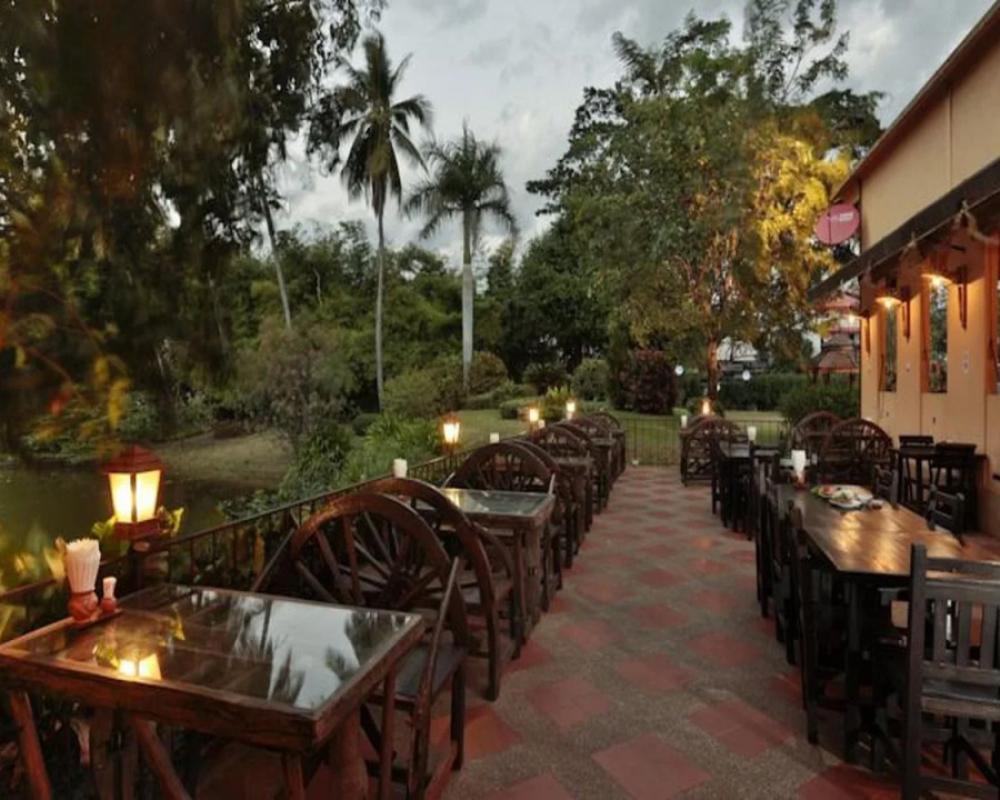 фото Charoen Hotel