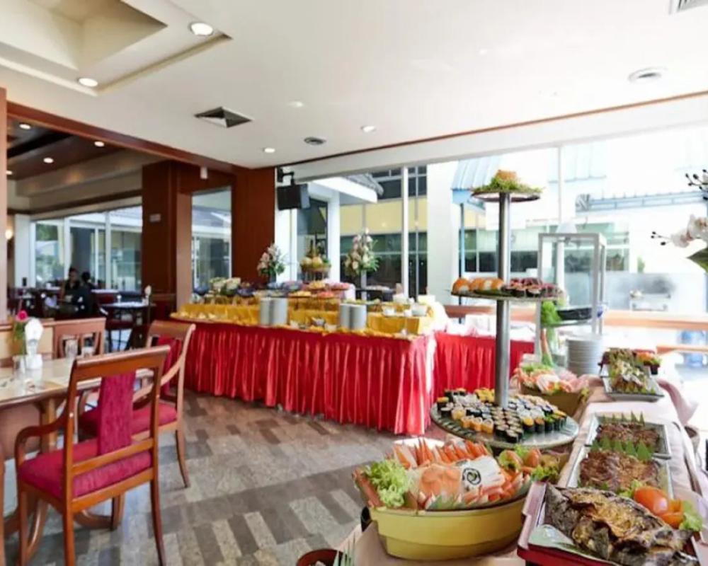 фото Charoen Hotel