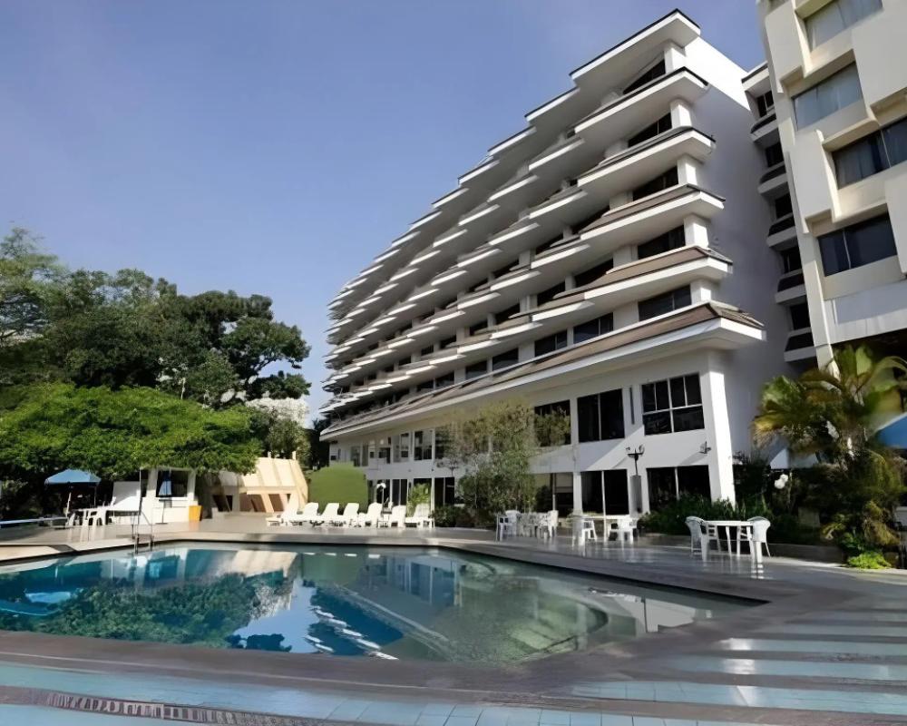 фото Charoen Hotel