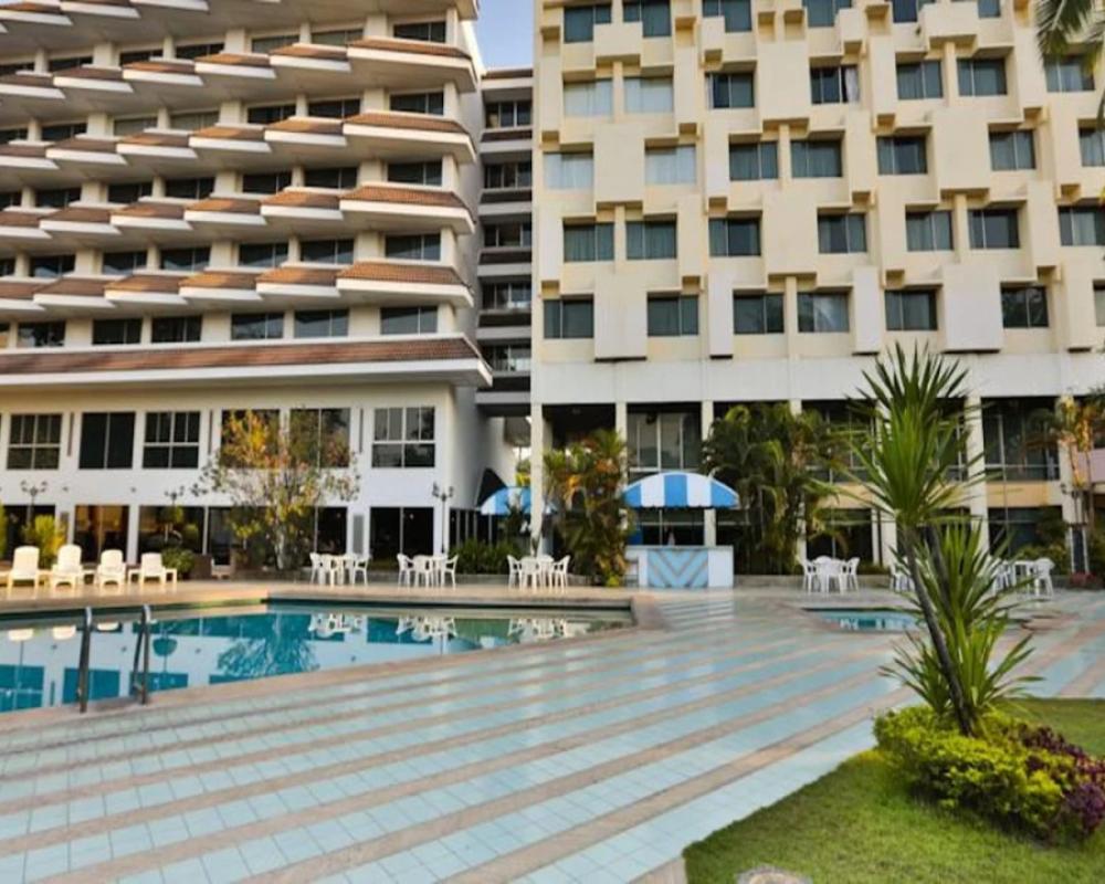 фото Charoen Hotel