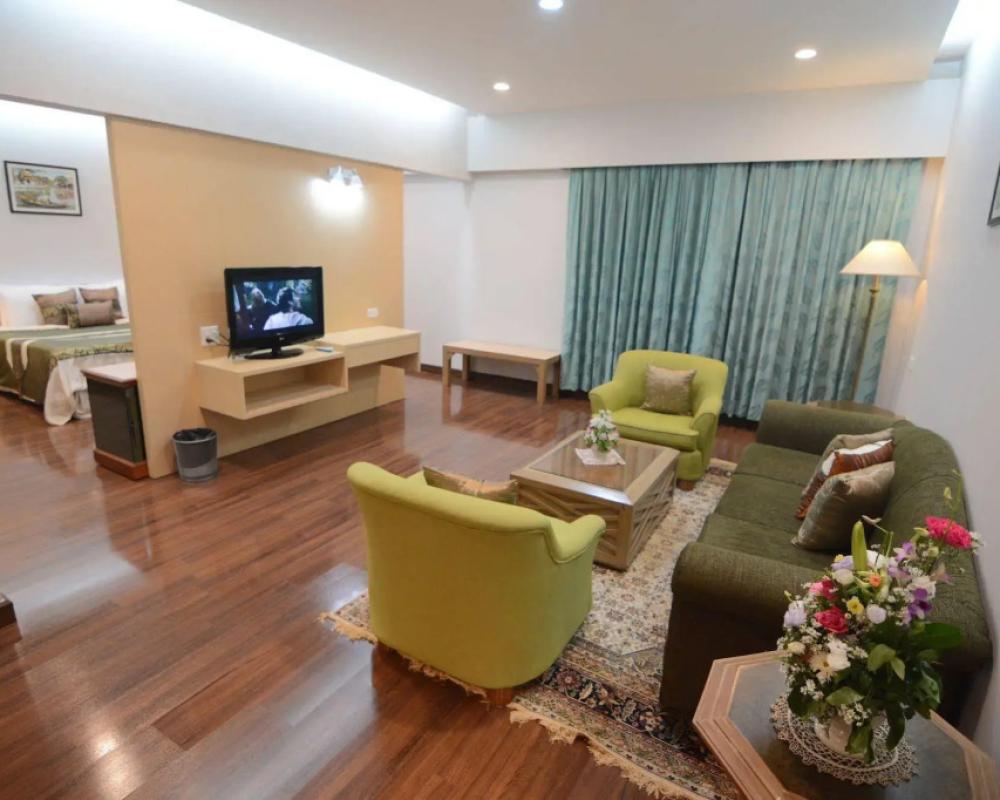 фото Charoen Hotel