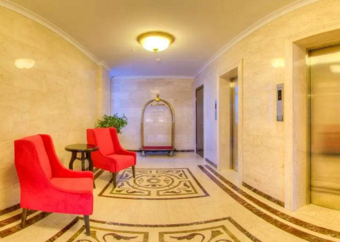 Reston Hotel&Spa