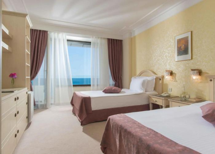 Palace Hotel - Sunny Day Resort