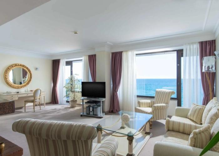 Palace Hotel - Sunny Day Resort