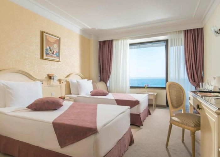 Palace Hotel - Sunny Day Resort