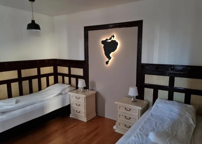 Lava Guesthouse