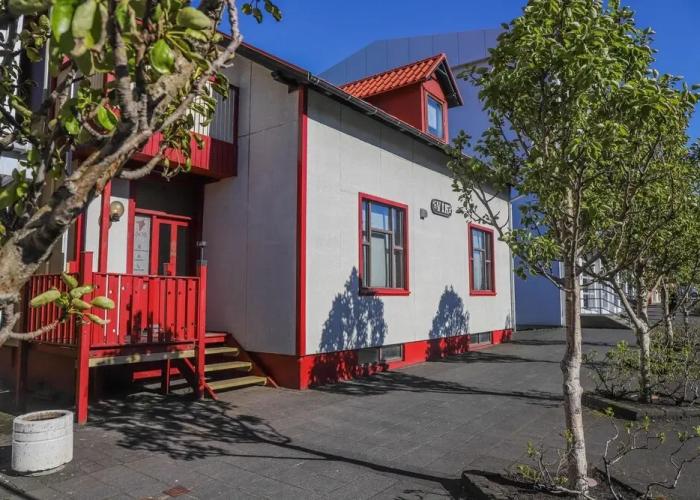 Lava Guesthouse