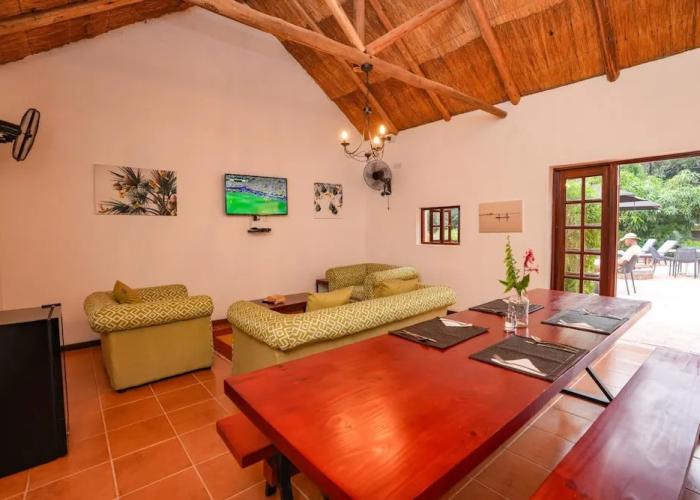 2 bed Apartment With Pool - 2126