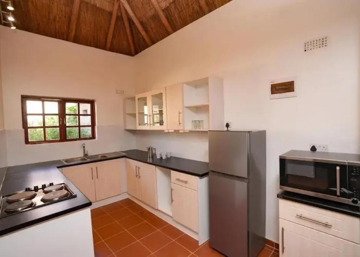 2 bed Apartment With Pool - 2126