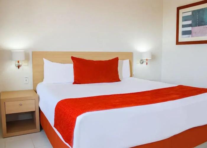 Hotel & Suites Real del Lago