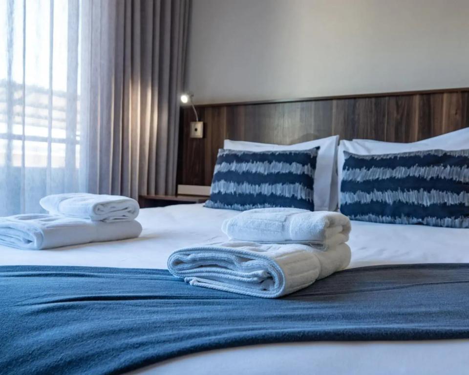 фото Hillside Executive Accommodation