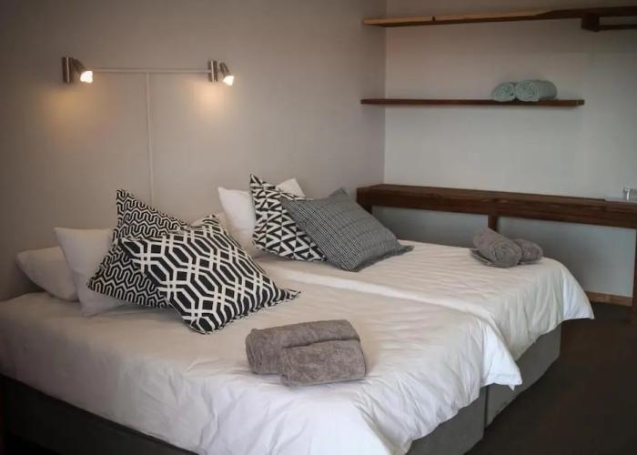 Sweet Thorn Retreat Airport Lodge