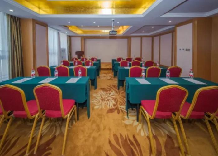 Vienna Hotel (Wuhan Central China Normal University, Huquan Metro Station)