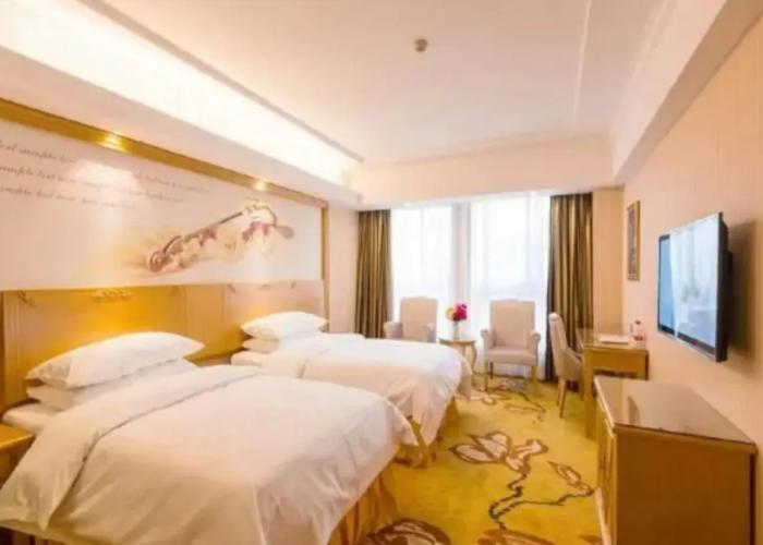 Vienna Hotel (Wuhan Central China Normal University, Huquan Metro Station)