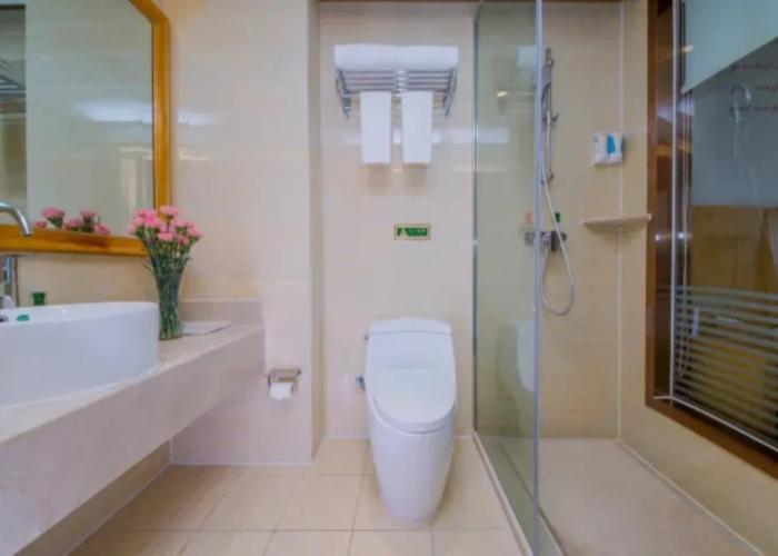 Vienna Hotel (Wuhan Central China Normal University, Huquan Metro Station)