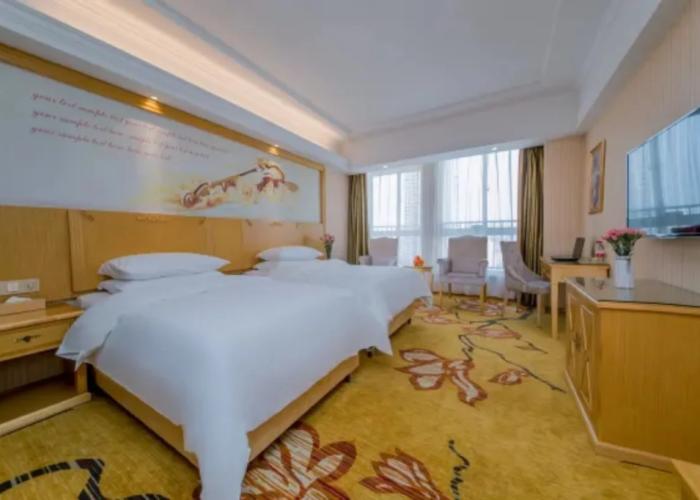 Vienna Hotel (Wuhan Central China Normal University, Huquan Metro Station)
