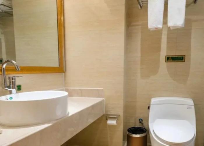 Vienna Hotel (Wuhan Central China Normal University, Huquan Metro Station)