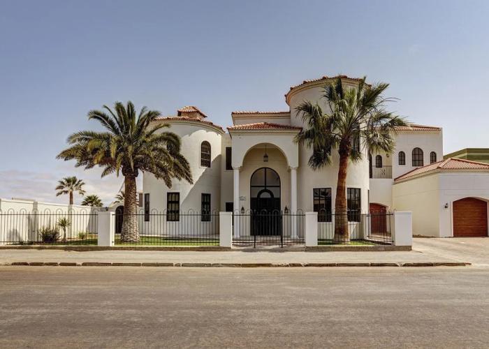 Lagoon Suites Boutique Hotel