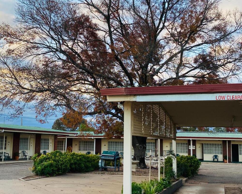 County Lodge Motor Inn