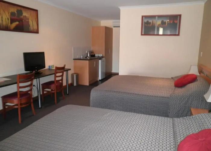 Westland Hotel Motel