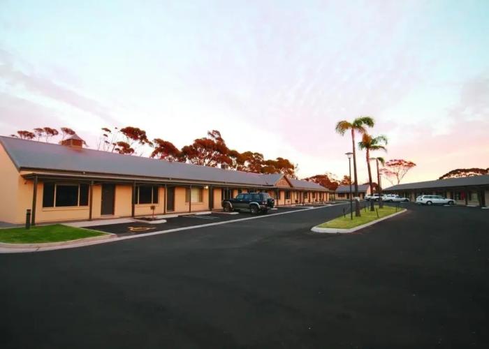 Sundowner Motel Hotel