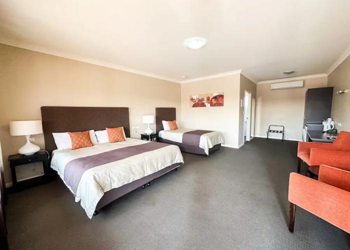 Sundowner Motel Hotel