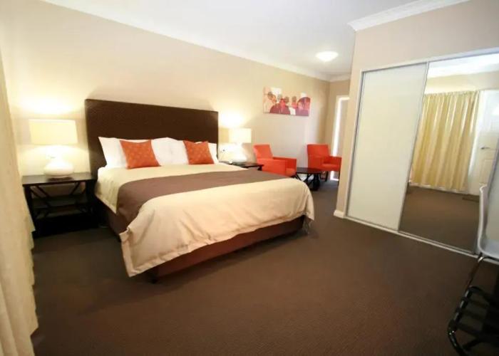 Sundowner Motel Hotel