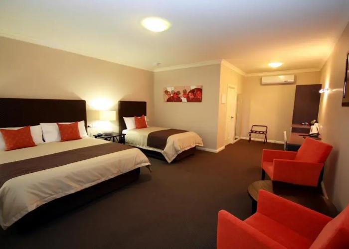 Sundowner Motel Hotel
