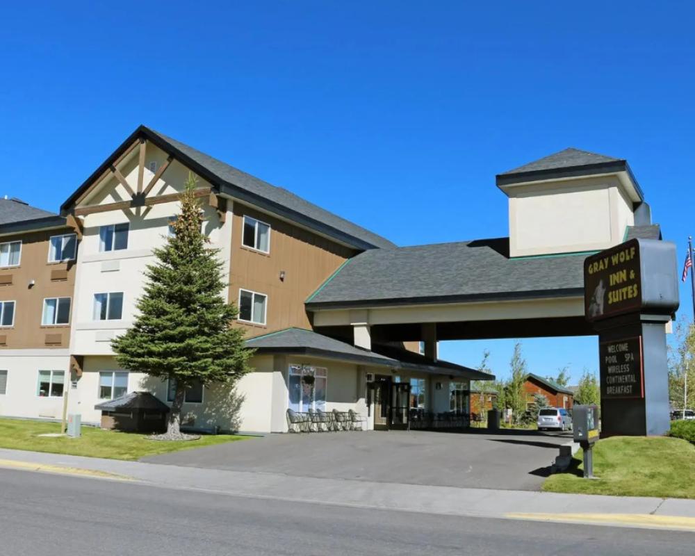 Gray Wolf Inn & Suites