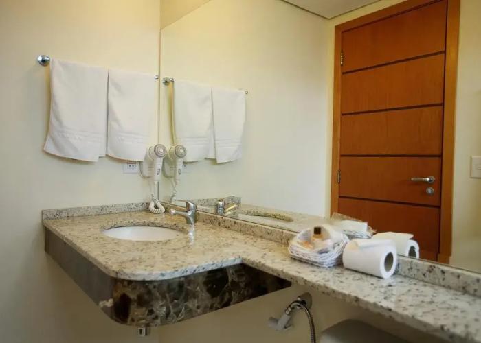 Eston Hotel