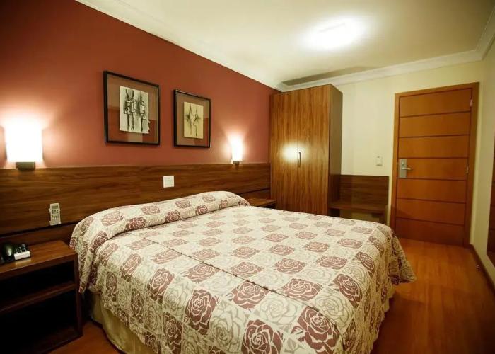 Eston Hotel