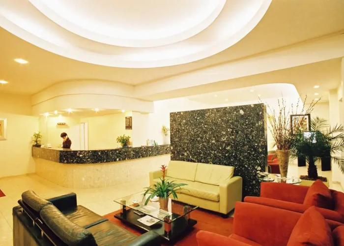 Eston Hotel