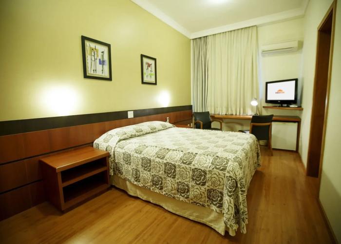 Eston Hotel