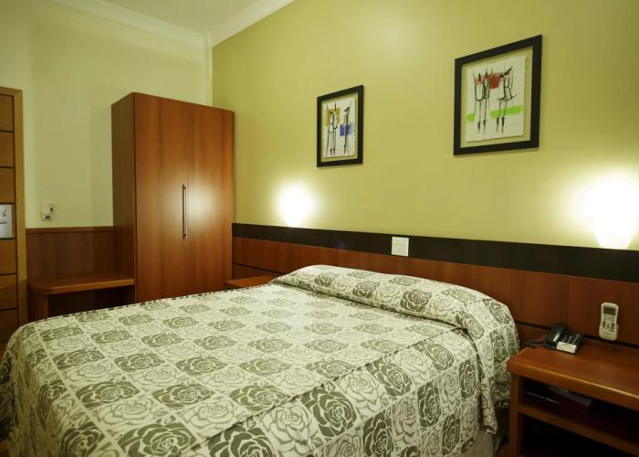 Eston Hotel
