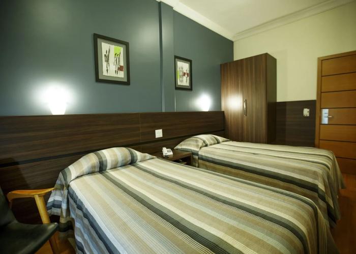 Eston Hotel
