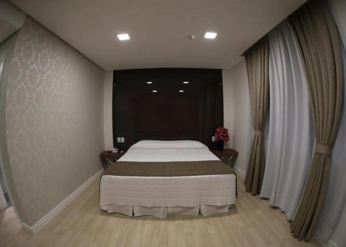 Holiday & Business Hotel - Ao lado do Centro de Eventos e Arena Conda
