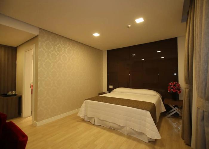 Holiday & Business Hotel - Ao lado do Centro de Eventos e Arena Conda