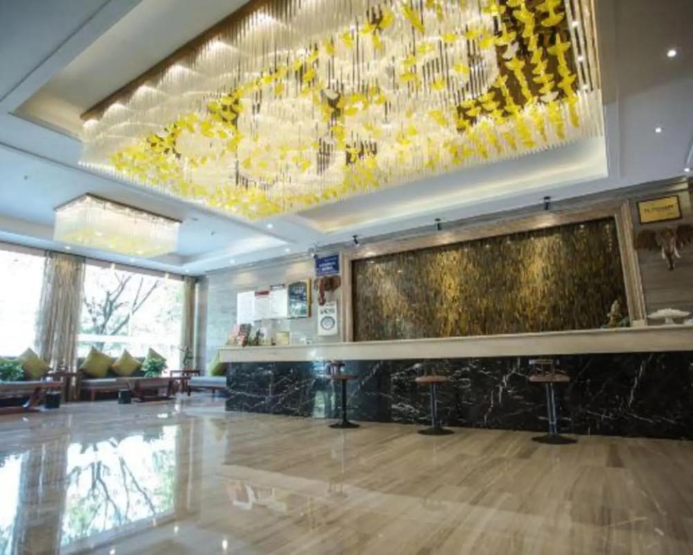 фото Langshen Hotel (Xichang Torch Square Haihe Sky Street)
