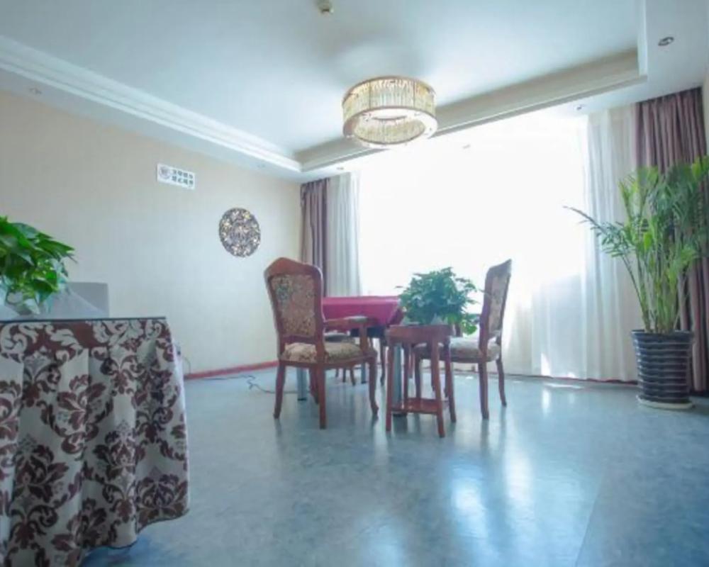 фото Langshen Hotel (Xichang Torch Square Haihe Sky Street)