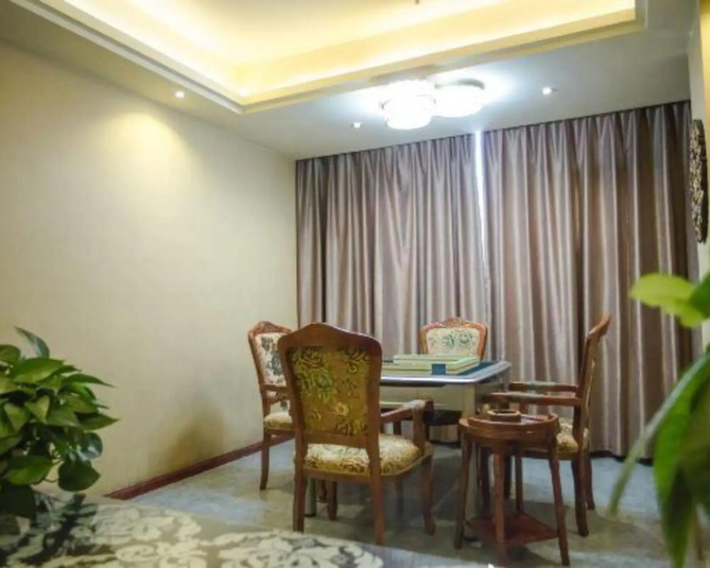 фото Langshen Hotel (Xichang Torch Square Haihe Sky Street)