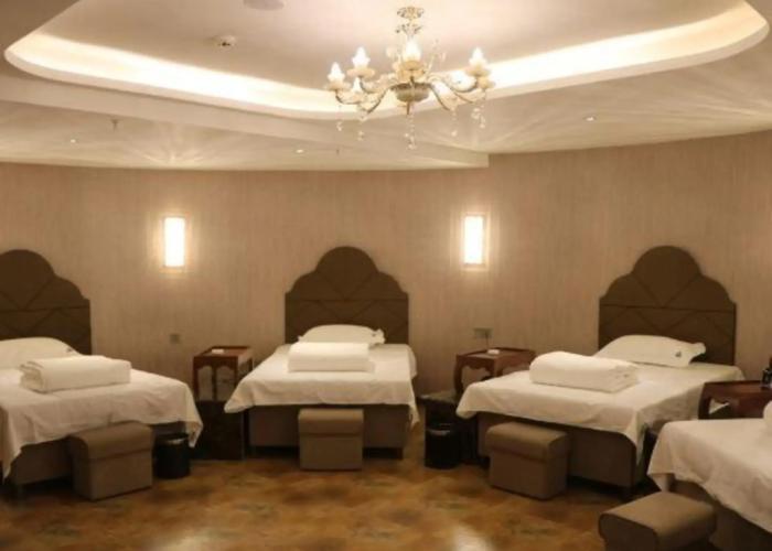 Langshen Hotel (Xichang Torch Square Haihe Sky Street)