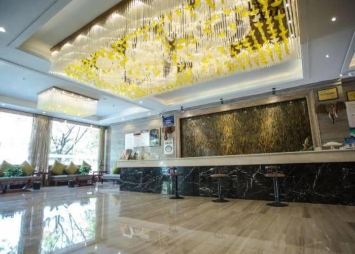 Langshen Hotel (Xichang Torch Square Haihe Sky Street)