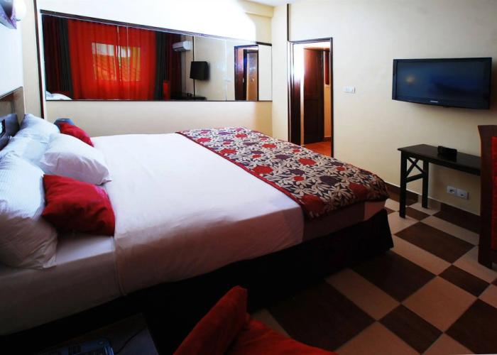 YaahoT Hotel