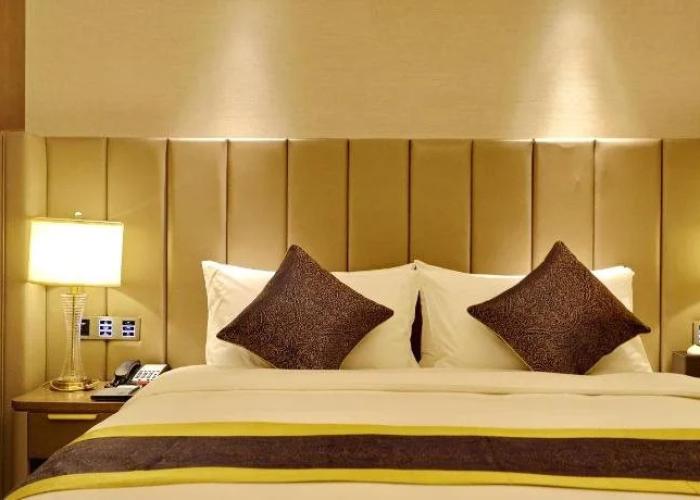 Yibin Celebrity City Hotel