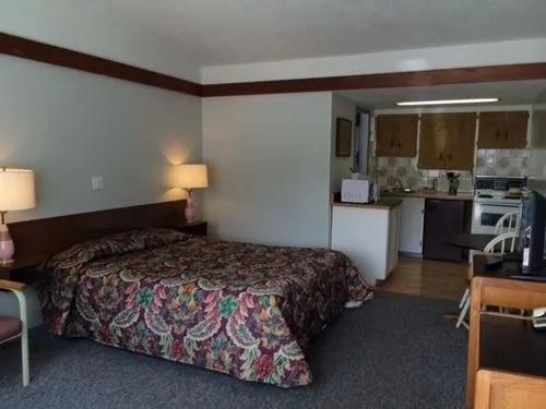 Twin Rivers Motel & RV Park